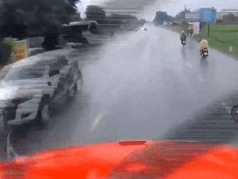 Xe khách đang chạy nhưng không đóng cửa, nữ hành khách bất ngờ nhảy xuống thiệt mạng tại chỗ, dân mạng hoang mang không hiểu lý do-3