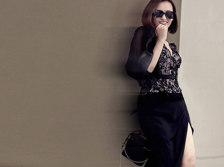 Lã Thanh Huyền tái xuất với loạt váy áo cắt xẻ táo bạo và gợi cảm-5