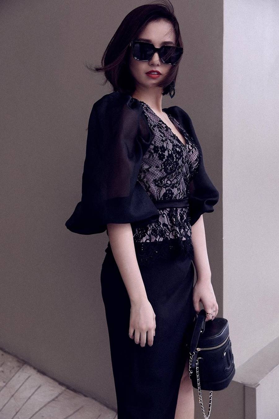 Lã Thanh Huyền tái xuất với loạt váy áo cắt xẻ táo bạo và gợi cảm-8