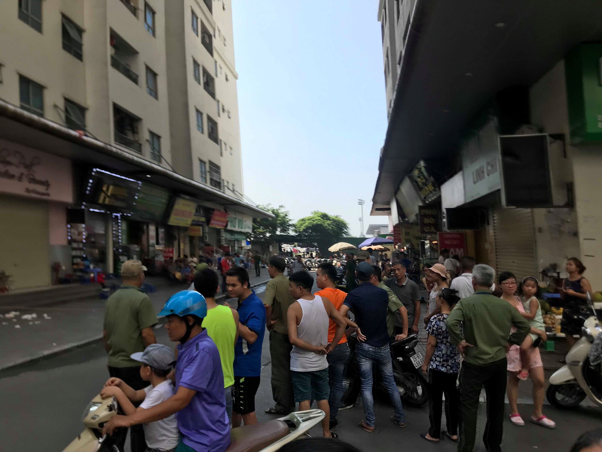 Tiếng nổ lớn lại chung cư HH Linh Đàm, 3 người bị thương nghi sau khi mở hộp quà-1