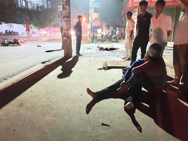 Người mẹ khóc ngất bên thi thể con trai 19 tuổi tử vong sau tai nạn-2