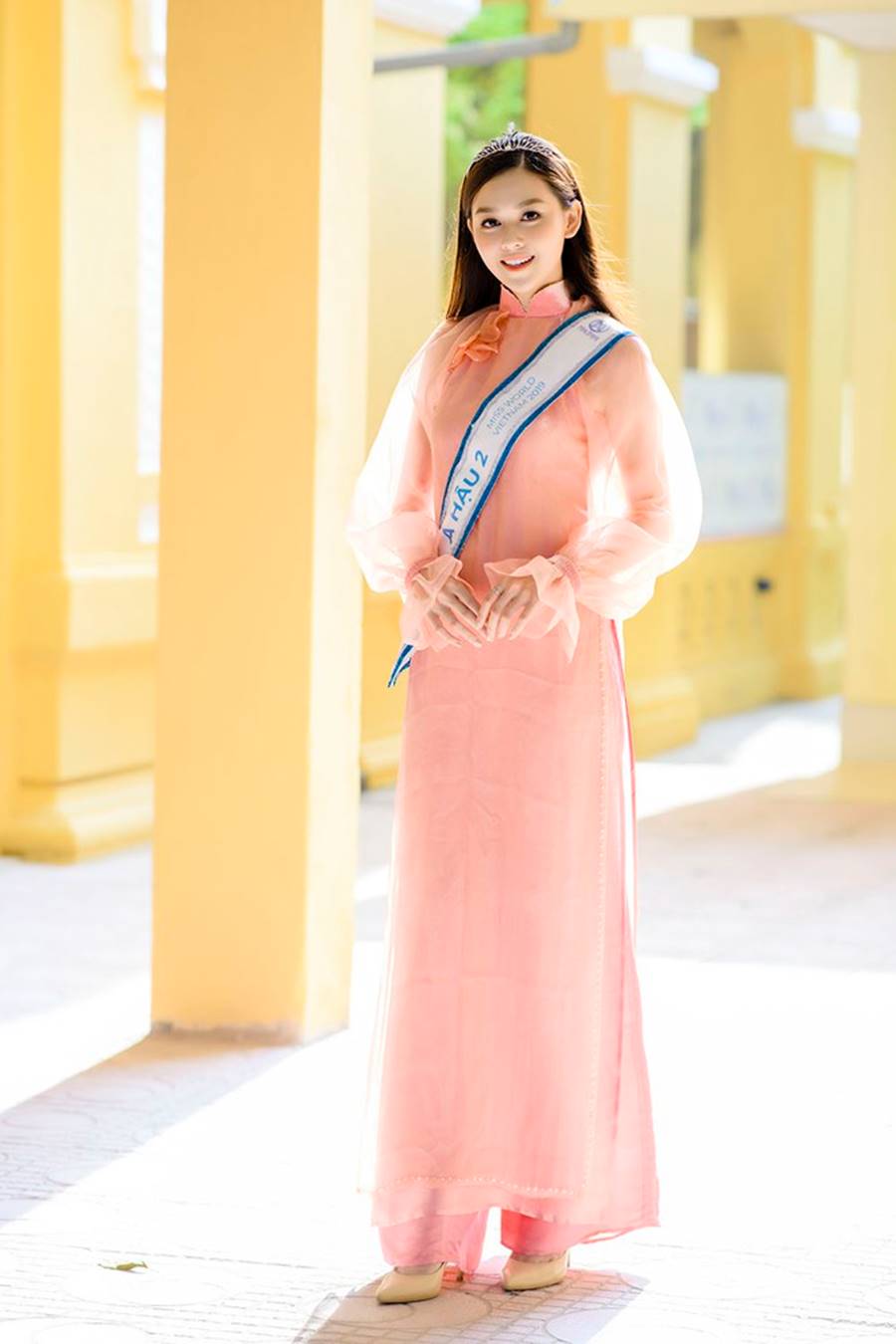 Á hậu Tường San xinh đẹp rạng rỡ khi mặc áo dài hồng do mẹ tự thiết kế-1