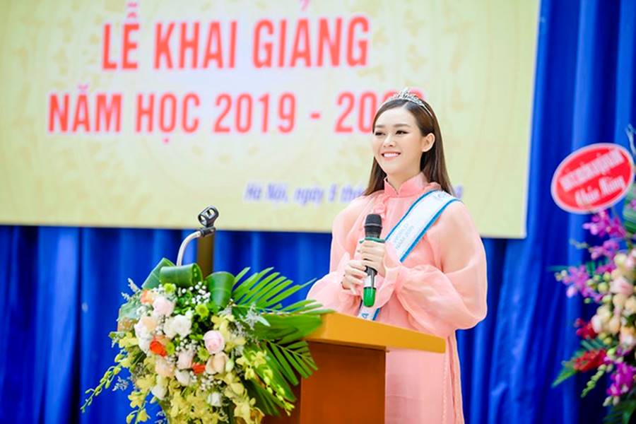 Á hậu Tường San xinh đẹp rạng rỡ khi mặc áo dài hồng do mẹ tự thiết kế-8
