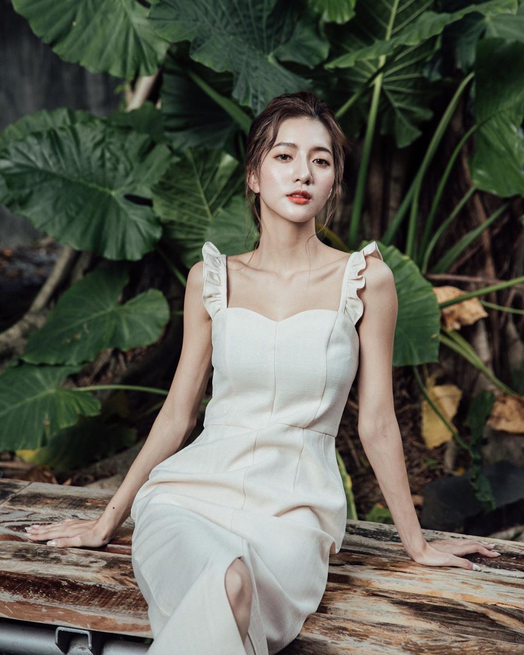 Ngắm Sam yêu kiều và sang chảnh bức người khi diện váy trắng, thế nào chị em cũng muốn sắm ngay vài chiếc-10