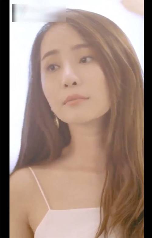 Khoe clip đầy ngọt ngào, Quỳnh Nga để lộ nhược điểm nhan sắc, phá hỏng vẻ trẻ trung vốn có-1