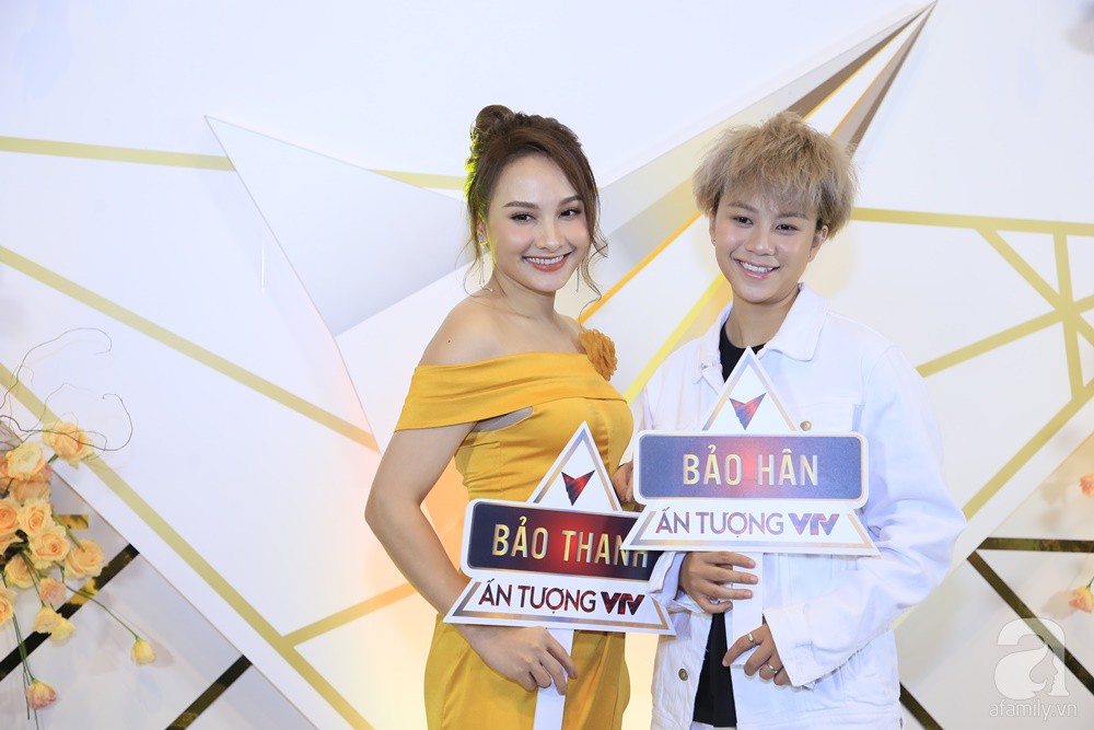 Thảm đỏ VTV Awards 2019: Quốc Trường cực bảnh bao bên Bảo Thanh, bố Sơn Trung Anh lại sánh đôi cùng tiểu tam Quỳnh Nga-2