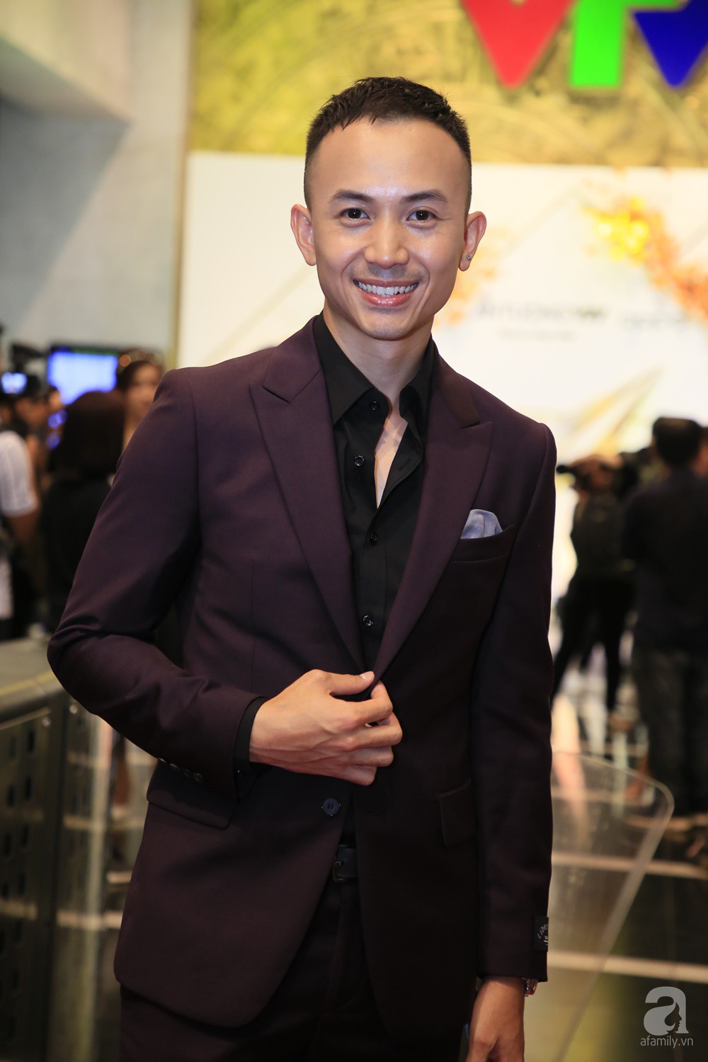 Thảm đỏ VTV Awards 2019: Quốc Trường cực bảnh bao bên Bảo Thanh, bố Sơn Trung Anh lại sánh đôi cùng tiểu tam Quỳnh Nga-11