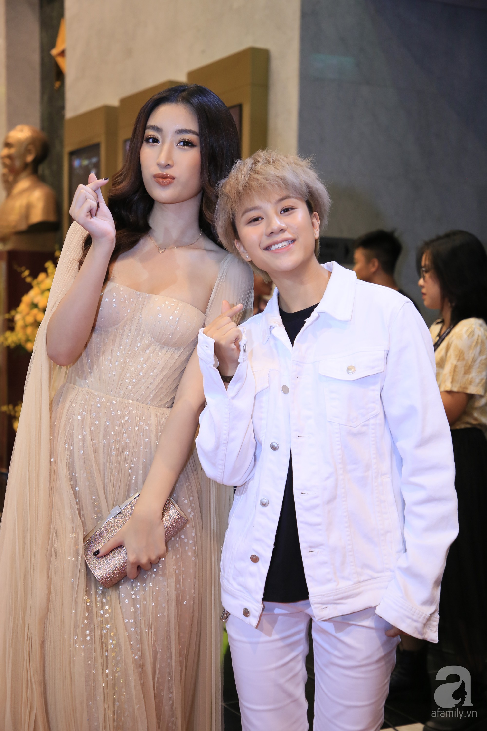 Thảm đỏ VTV Awards 2019: Quốc Trường cực bảnh bao bên Bảo Thanh, bố Sơn Trung Anh lại sánh đôi cùng tiểu tam Quỳnh Nga-20