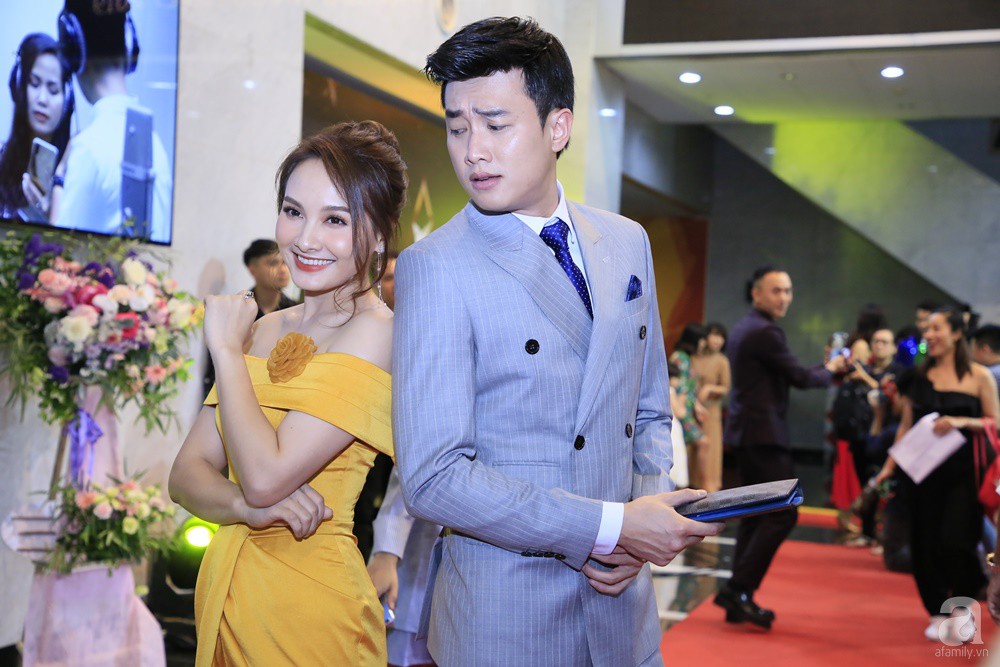 Thảm đỏ VTV Awards 2019: Quốc Trường cực bảnh bao bên Bảo Thanh, bố Sơn Trung Anh lại sánh đôi cùng tiểu tam Quỳnh Nga-6