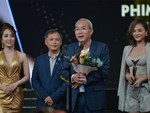 Hết hồn với gương mặt bóng nhẫy, lỗi mốt của loạt mỹ nhân Việt trên thảm đỏ VTV Awards 2019-11