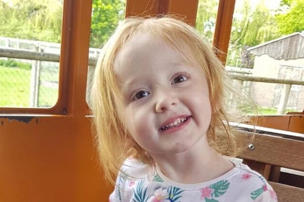 Bé gái 3 tuổi chết trong vòng tay mẹ chỉ vì bác sĩ chẩn đoán nhầm bệnh ung thư với táo bón-1