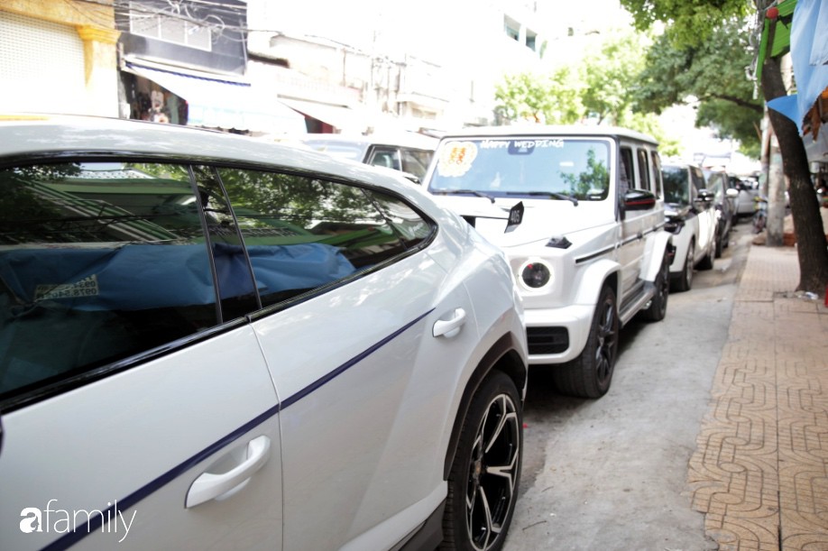 HOT: Toàn cảnh lễ đưa dâu toàn siêu xe hơn 100 tỷ của con gái đại gia Minh Nhựa, quà cưới toàn vàng, kim cương đeo đỏ tay-2