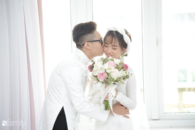 HOT: Toàn cảnh lễ đưa dâu toàn siêu xe hơn 100 tỷ của con gái đại gia Minh Nhựa, quà cưới toàn vàng, kim cương đeo đỏ tay-29