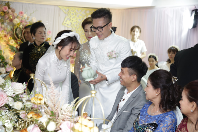 HOT: Toàn cảnh lễ đưa dâu toàn siêu xe hơn 100 tỷ của con gái đại gia Minh Nhựa, quà cưới toàn vàng, kim cương đeo đỏ tay-18