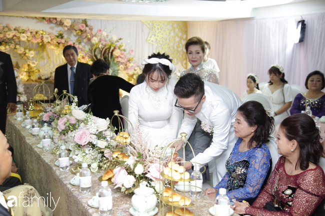 HOT: Toàn cảnh lễ đưa dâu toàn siêu xe hơn 100 tỷ của con gái đại gia Minh Nhựa, quà cưới toàn vàng, kim cương đeo đỏ tay-19