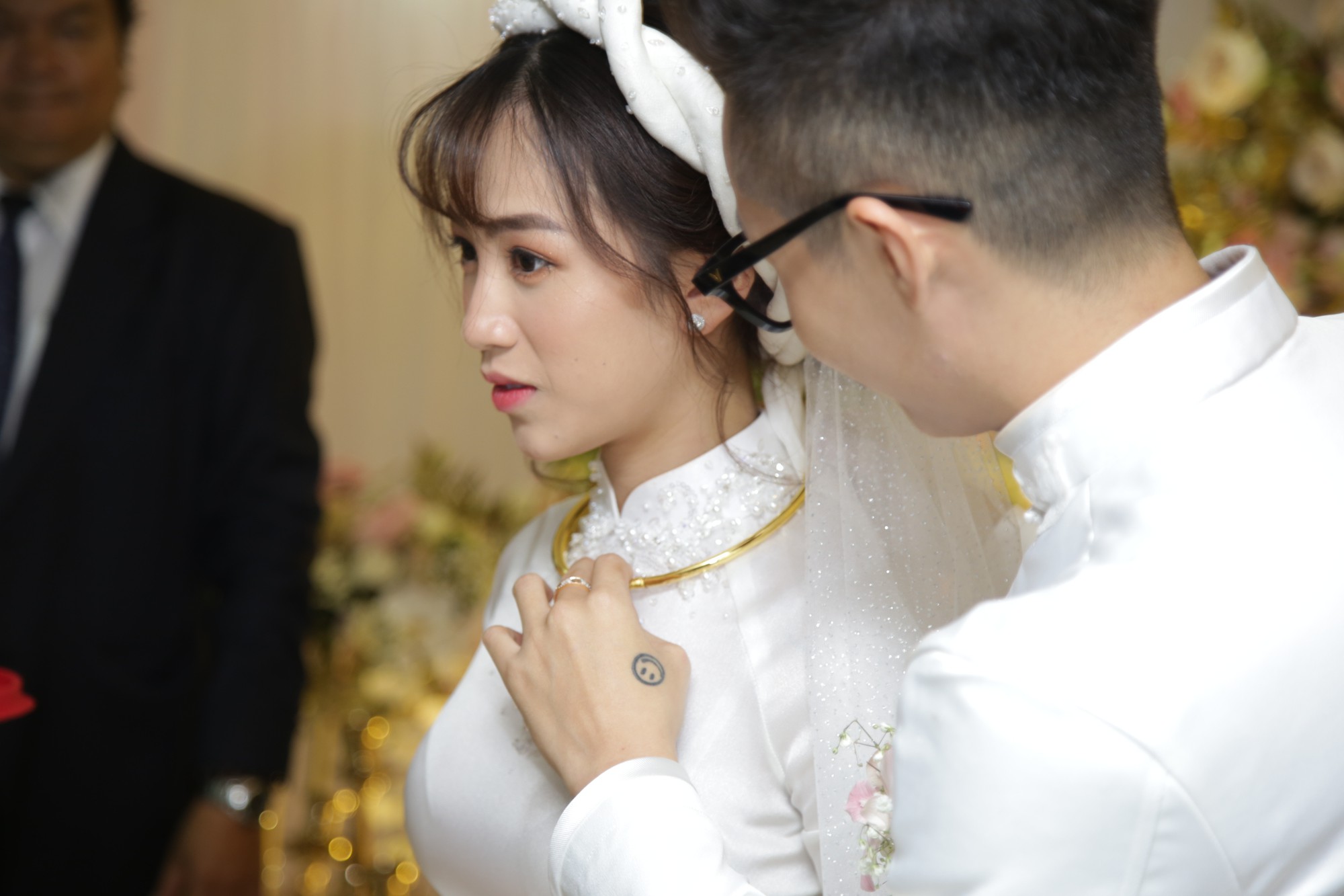 HOT: Toàn cảnh lễ đưa dâu toàn siêu xe hơn 100 tỷ của con gái đại gia Minh Nhựa, quà cưới toàn vàng, kim cương đeo đỏ tay-28