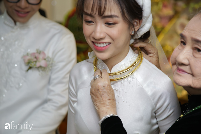 HOT: Toàn cảnh lễ đưa dâu toàn siêu xe hơn 100 tỷ của con gái đại gia Minh Nhựa, quà cưới toàn vàng, kim cương đeo đỏ tay-14