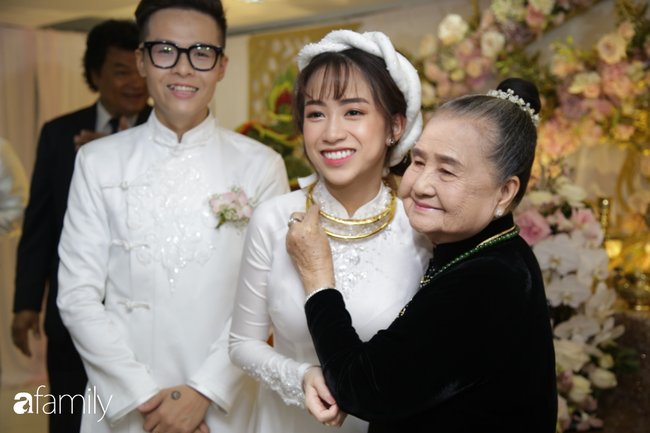 HOT: Toàn cảnh lễ đưa dâu toàn siêu xe hơn 100 tỷ của con gái đại gia Minh Nhựa, quà cưới toàn vàng, kim cương đeo đỏ tay-15