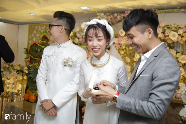 HOT: Toàn cảnh lễ đưa dâu toàn siêu xe hơn 100 tỷ của con gái đại gia Minh Nhựa, quà cưới toàn vàng, kim cương đeo đỏ tay-13