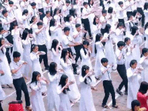 850 giáo viên và học sinh nhảy Cha Cha Cha trong lễ khai giảng