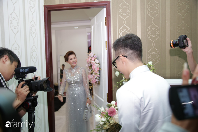 HOT: Toàn cảnh lễ đưa dâu toàn siêu xe hơn 100 tỷ của con gái đại gia Minh Nhựa, quà cưới toàn vàng, kim cương đeo đỏ tay-7