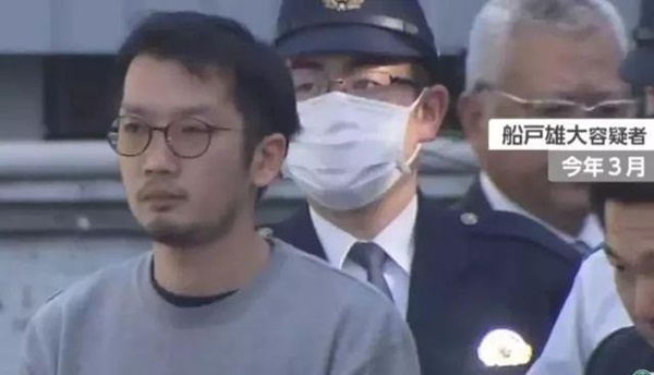 Mẹ thản nhiên nhìn bố dượng đánh đập con gái và cuốn nhật ký tìm được sau khi qua đời mới đau lòng-2