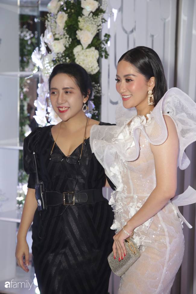 Dàn khách mời cực khủng với Trấn Thành làm MC, đại gia Phan Thành, Ưng Hoàng Phúc,... đều đến chúc mừng ái nữ Minh Nhựa-5