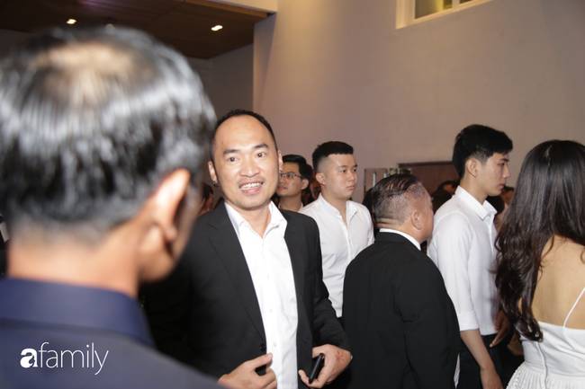 Dàn khách mời cực khủng với Trấn Thành làm MC, đại gia Phan Thành, Ưng Hoàng Phúc,... đều đến chúc mừng ái nữ Minh Nhựa-7