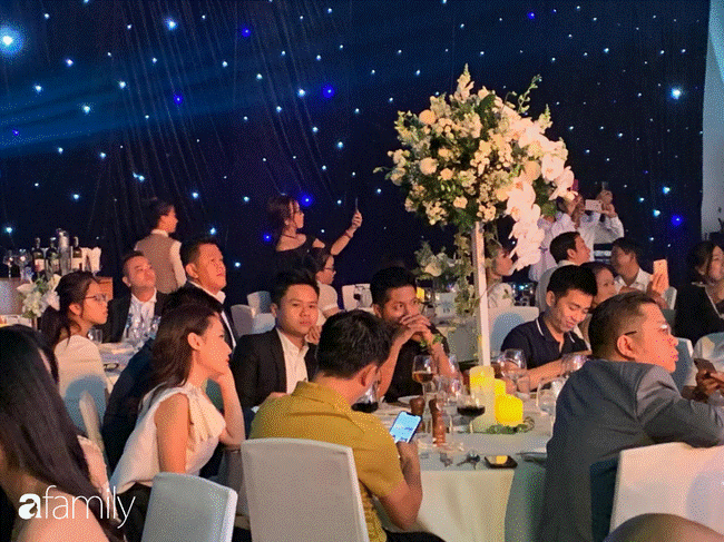 Dàn khách mời cực khủng với Trấn Thành làm MC, đại gia Phan Thành, Ưng Hoàng Phúc,... đều đến chúc mừng ái nữ Minh Nhựa-11