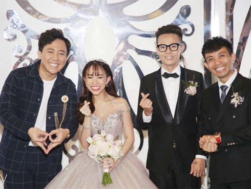 Dàn khách mời cực khủng với Trấn Thành làm MC, đại gia Phan Thành, Ưng Hoàng Phúc,... đều đến chúc mừng ái nữ Minh Nhựa