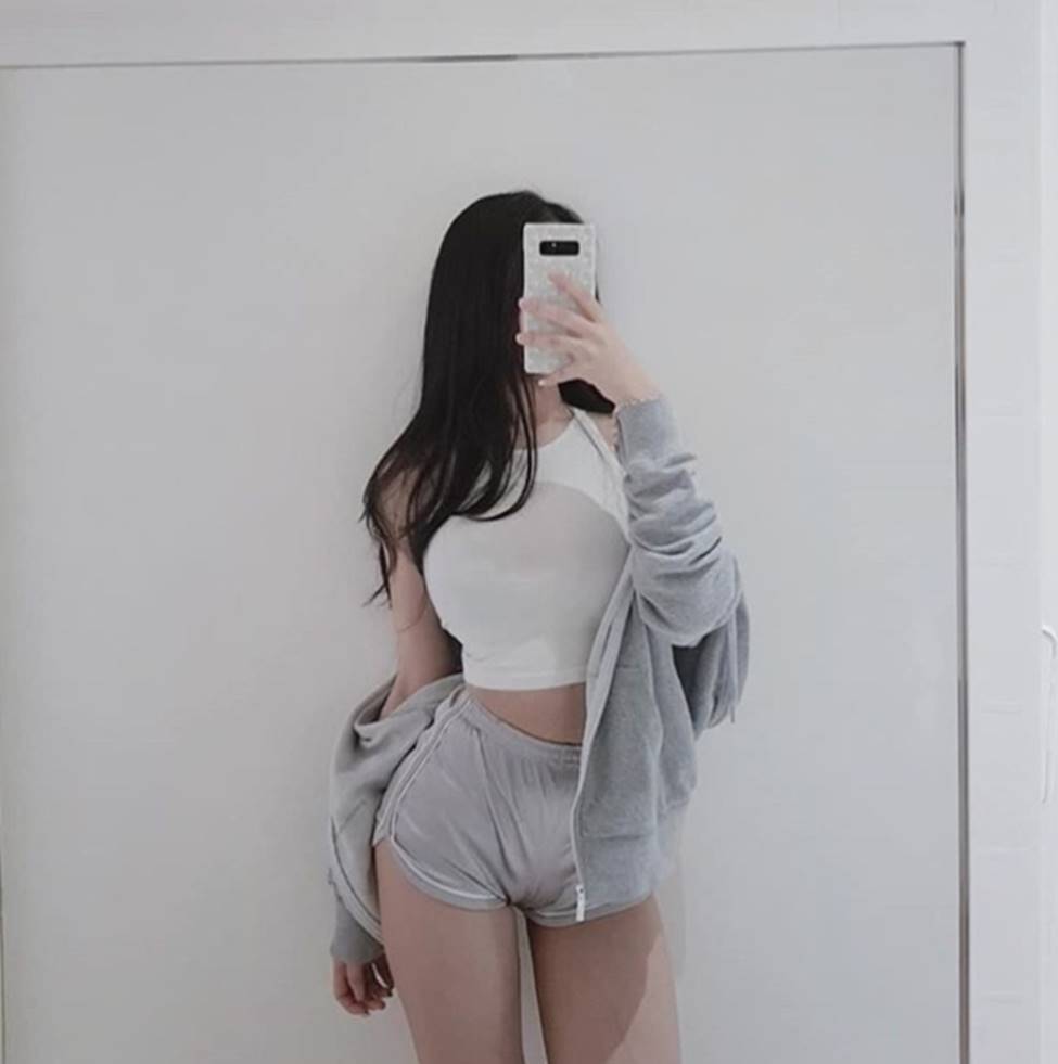 2 cô gái Hàn đẹp lệch chuẩn khiến các mày râu phải xao xuyến-4