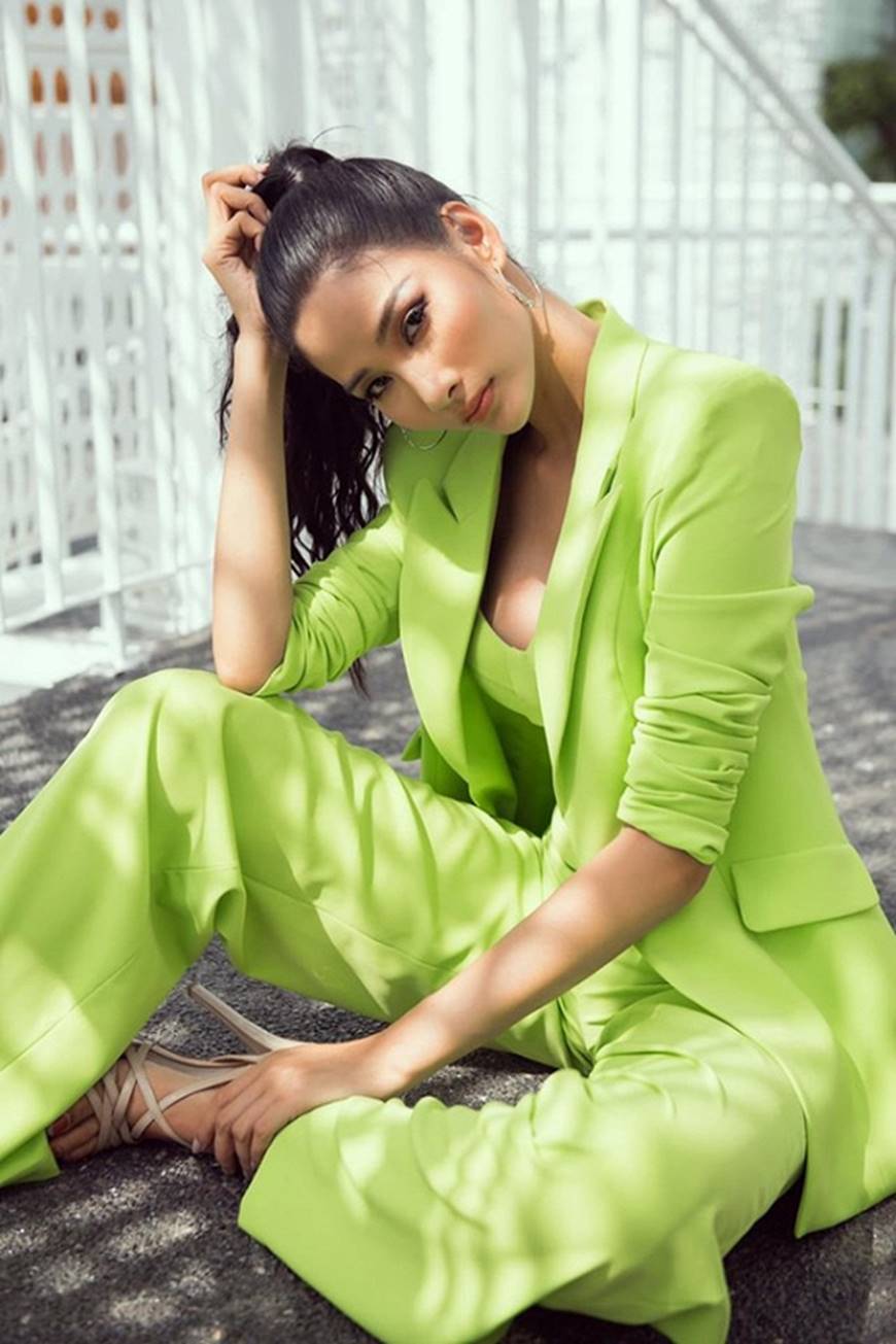 Hoàng Thùy càng ngày càng chăm khoe trọn vòng một căng tròn-4