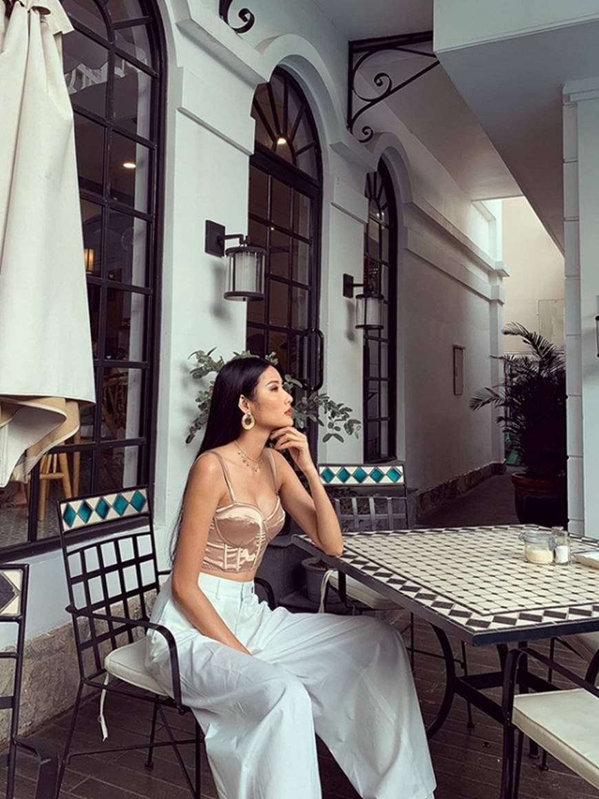 Hoàng Thùy càng ngày càng chăm khoe trọn vòng một căng tròn-7