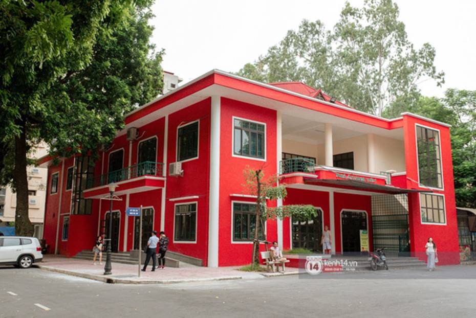 Đang yên đang lành đi sơn mỗi toà một màu sắc, đủ cả xanh đỏ tím vàng: ĐH Hà Nội muốn trở thành trường màu mè hoa lá nhất Việt Nam?-3