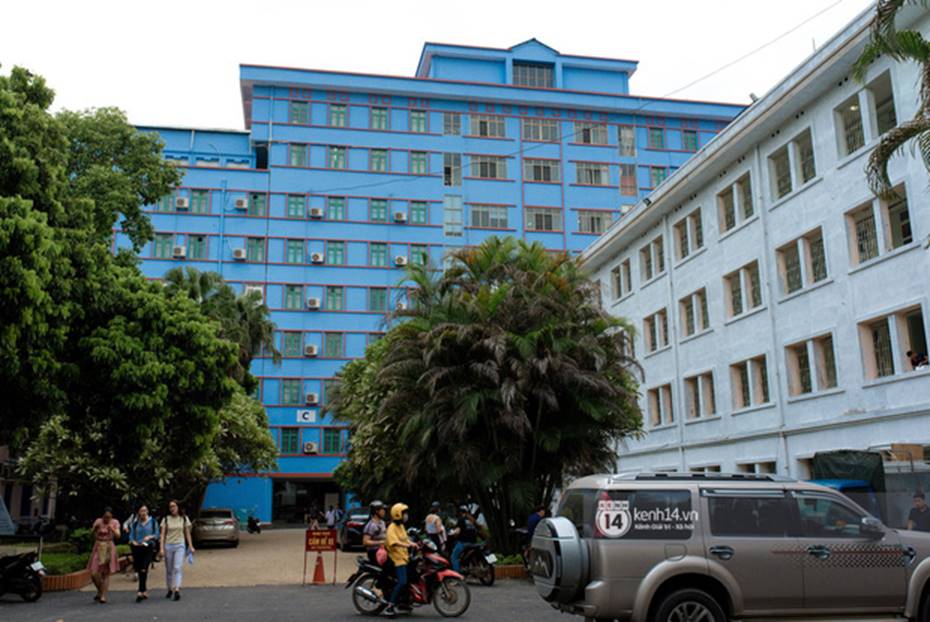 Đang yên đang lành đi sơn mỗi toà một màu sắc, đủ cả xanh đỏ tím vàng: ĐH Hà Nội muốn trở thành trường màu mè hoa lá nhất Việt Nam?-9