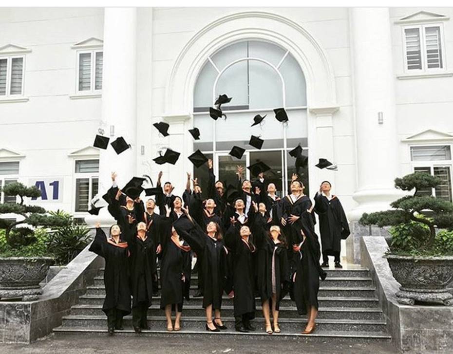 Đang yên đang lành đi sơn mỗi toà một màu sắc, đủ cả xanh đỏ tím vàng: ĐH Hà Nội muốn trở thành trường màu mè hoa lá nhất Việt Nam?-14