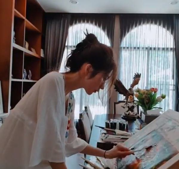 Đổi đời nhờ lấy đại gia Thái, mỹ nhân Hàn chuyển vào cung điện” nhưng nhan sắc gây ngỡ ngàng-4