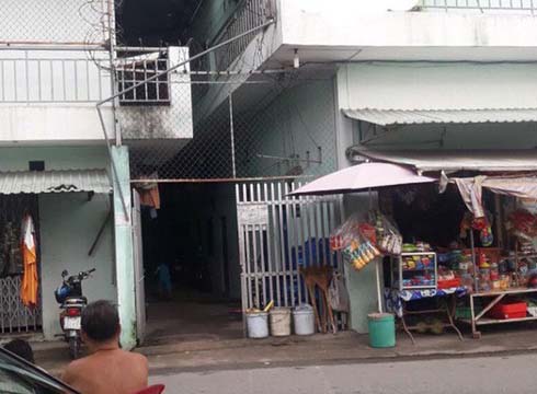 Ăn 5 chiếc bánh xèo, người phụ nữ để lại đứa con 3 tuổi cho chủ quán-5