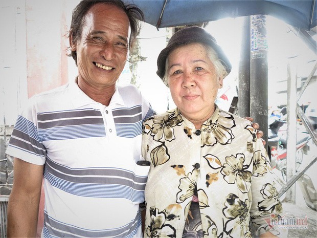 Ăn 5 chiếc bánh xèo, người phụ nữ để lại đứa con 3 tuổi cho chủ quán-1