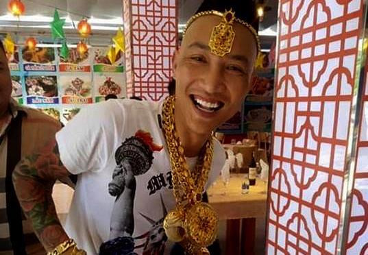 Chân dung Huấn Hoa Hồng, chủ công ty làm dịch vụ Facebook ở VN-1