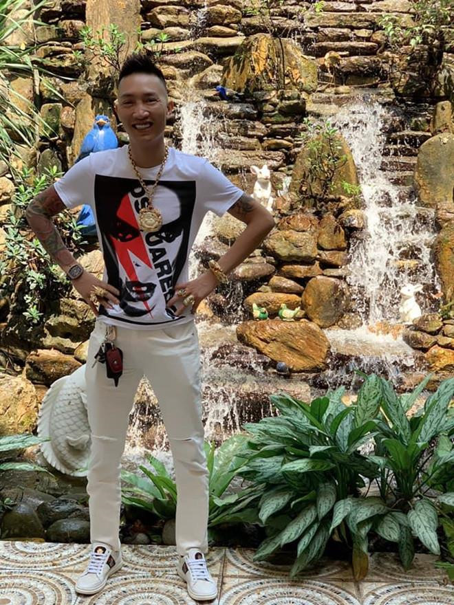 Chân dung Huấn Hoa Hồng, chủ công ty làm dịch vụ Facebook ở VN-3