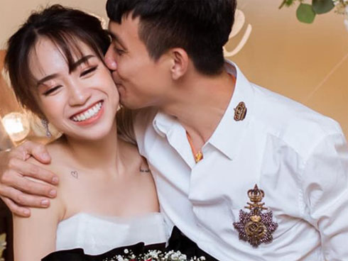 Vợ cũ Minh Nhựa đăng ảnh dự lễ cưới con gái ruột, dân tình có lời khen ngợi nhan sắc nhưng vẫn thắc mắc sao không chụp cùng cô dâu?-4