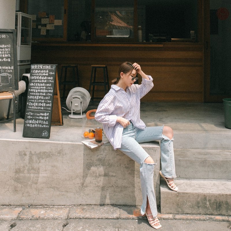 Mấy nàng sành điệu lại phát minh thêm một kiểu diện áo sơ mi: Mở toang vài cúc dưới để trông thật ăn chơi”-7
