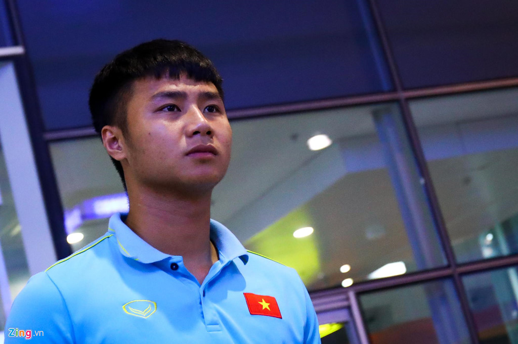 Thủ môn U22 Việt Nam suýt bị bỏ lại ở sân bay Nội Bài-5