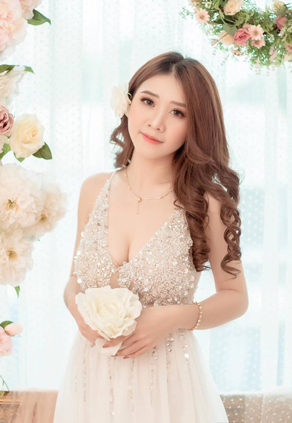 Cô gái đẹp nhất Bạn muốn hẹn hò tung ảnh đón Trung thu táo bạo-16