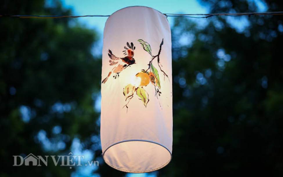 Ảnh: Phố bích họa Phùng Hưng lung linh bởi hàng trăm đèn trung thu-3