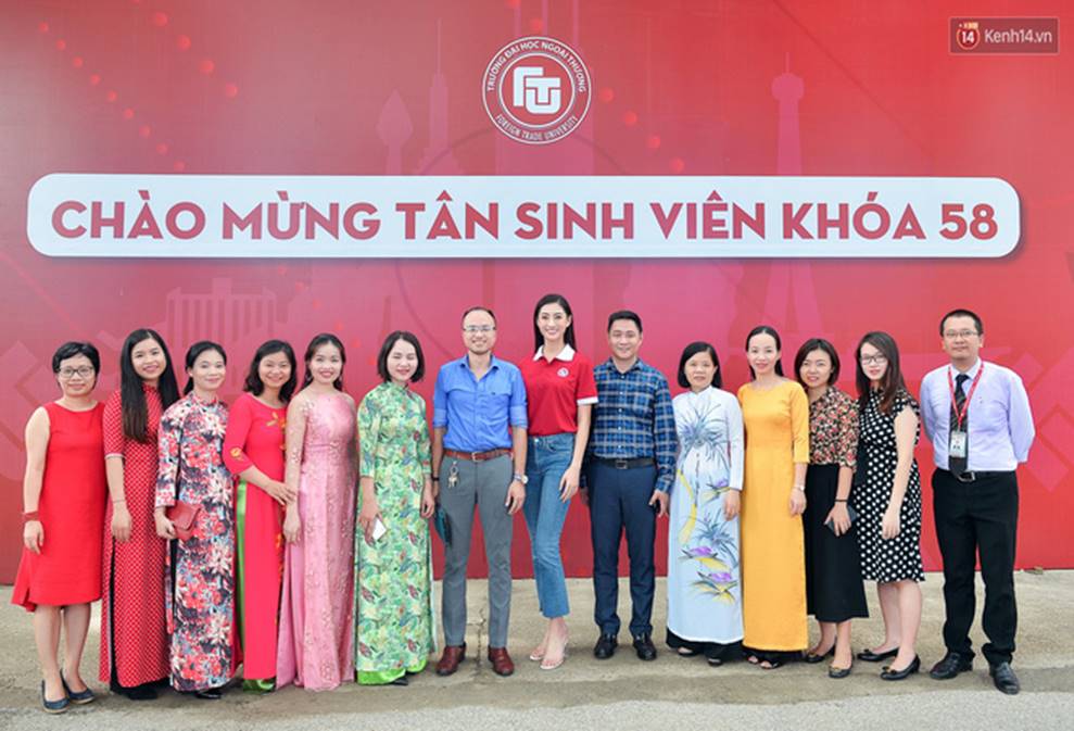 Hoa hậu Lương Thùy Linh đẹp xuất sắc trong ngày khai giảng Ngoại thương, khẳng định chưa có ý định Nam tiến để tập trung cho học tập-5