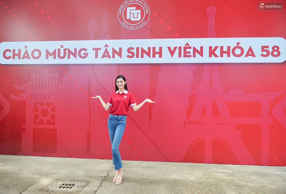 Hoa hậu Lương Thùy Linh đẹp xuất sắc trong ngày khai giảng Ngoại thương, khẳng định chưa có ý định Nam tiến để tập trung cho học tập-13