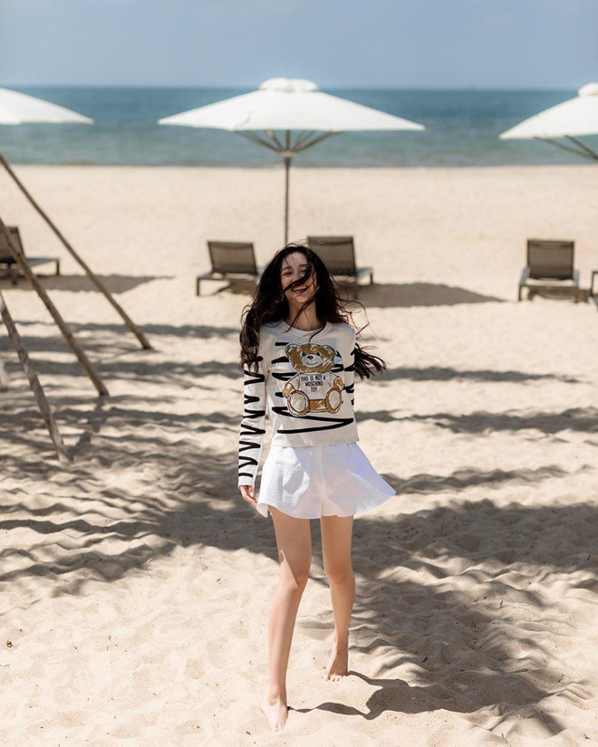 Quỳnh Anh Shyn, Chi Pu rủ nhau mặc bikini, Châu Bùi diện toàn đồ hiệu-8