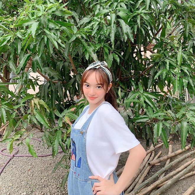 Quỳnh Anh Shyn, Chi Pu rủ nhau mặc bikini, Châu Bùi diện toàn đồ hiệu-9